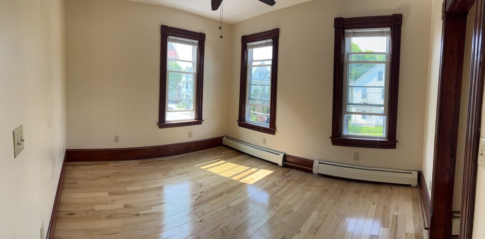 Building Photo - 19 Hickok Pl