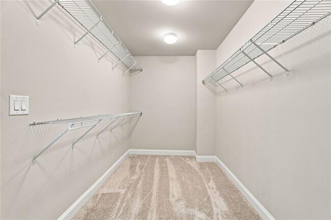 Building Photo - 406 Riverclub Rd