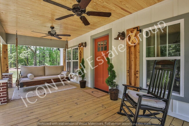 Building Photo - 3/2 Home on large lot in Woodstock