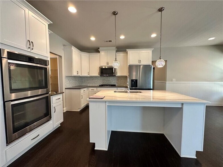 Building Photo - 3253 Cavendish Ct NE