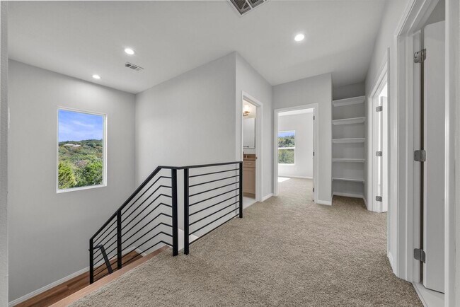 Building Photo - 105 Out Yonder