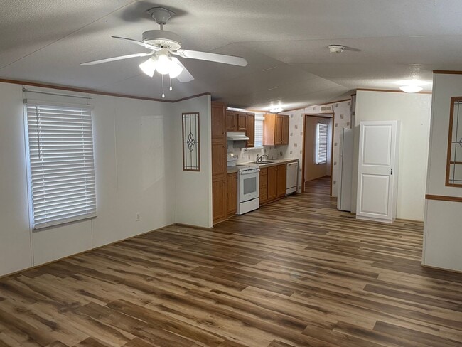 Building Photo - 809 Magnolia Dr