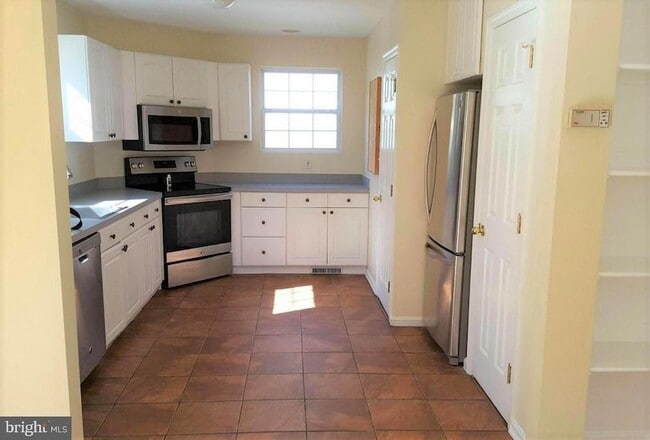 Building Photo - 3562 Edgemont St