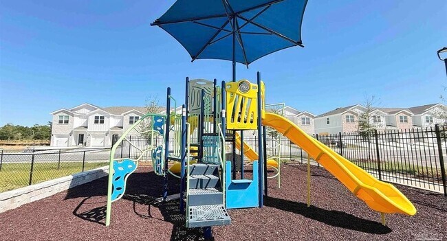 Building Photo - Coastal Townhome - Close To Beaches