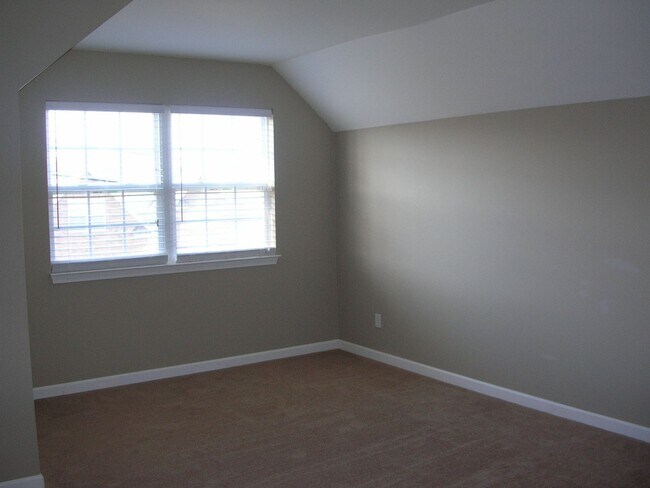 Building Photo - Coming Soon! Great 3bed/2.5bath Home Locat...