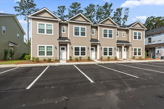 Building Photo - BRAND NEW TOWNHOUSE!!