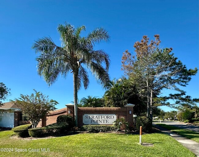 Building Photo - 2461 Stratford Pointe Dr