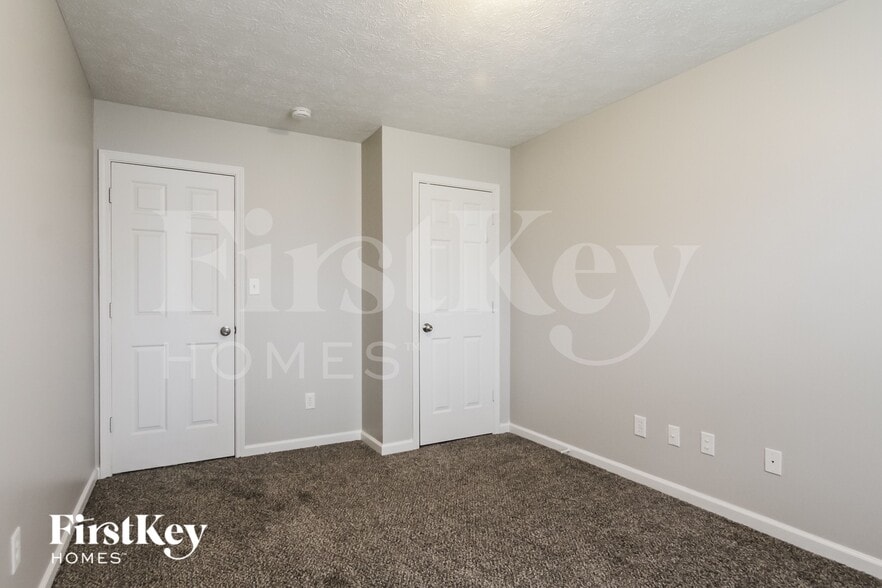 Building Photo - 4827 Lakestone Dr