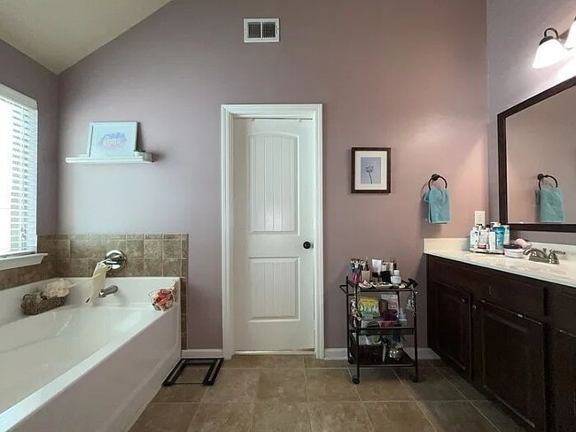 Building Photo - "Spacious 4-Bed Oasis with 2.5 Baths in Charming Simpsonville – 2400 Sq Ft of Comfort Awaits!"