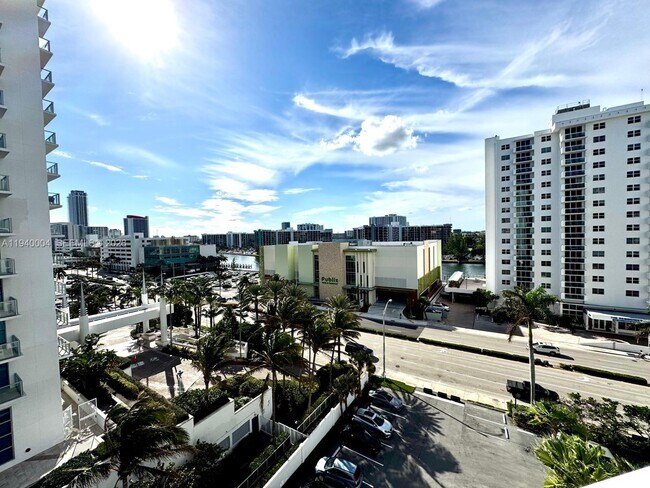 Building Photo - 3001 S Ocean Dr