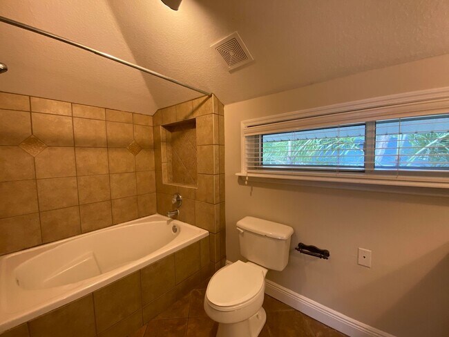 Building Photo - Charming 3 Bed, 3 Bath Home in Lake Davis/...