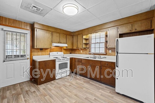 Building Photo - 1870 Kissingbower Rd