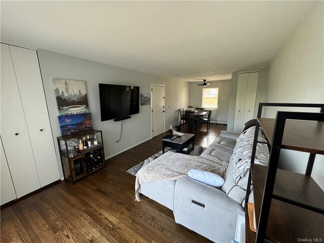 Building Photo - 12 Alpine Dr