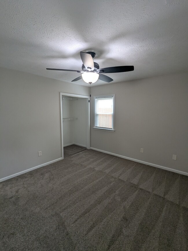 Building Photo - 107 Sandy Lake Dr