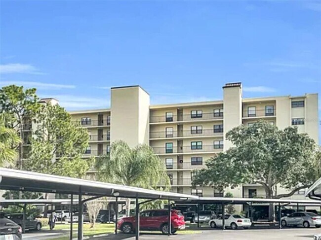 Building Photo - 2800 Cove Cay Dr