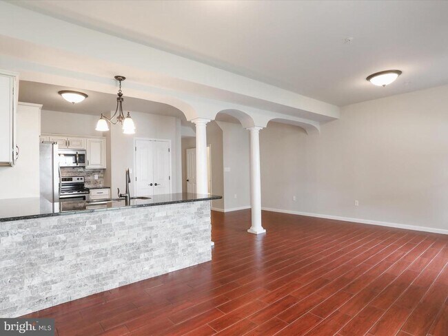 Building Photo - 20 Delano Dr