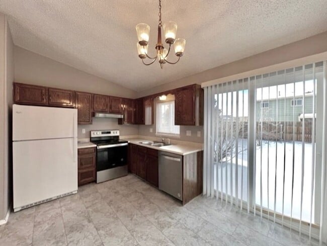Building Photo - 3 Bedroom 1.5 Bath Home in Briargate with ...