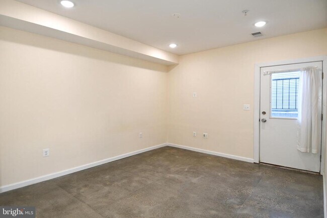 Building Photo - 1040 Bladensburg Rd NE