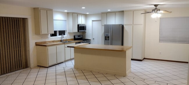 Building Photo - House with Separate studio apartment Included