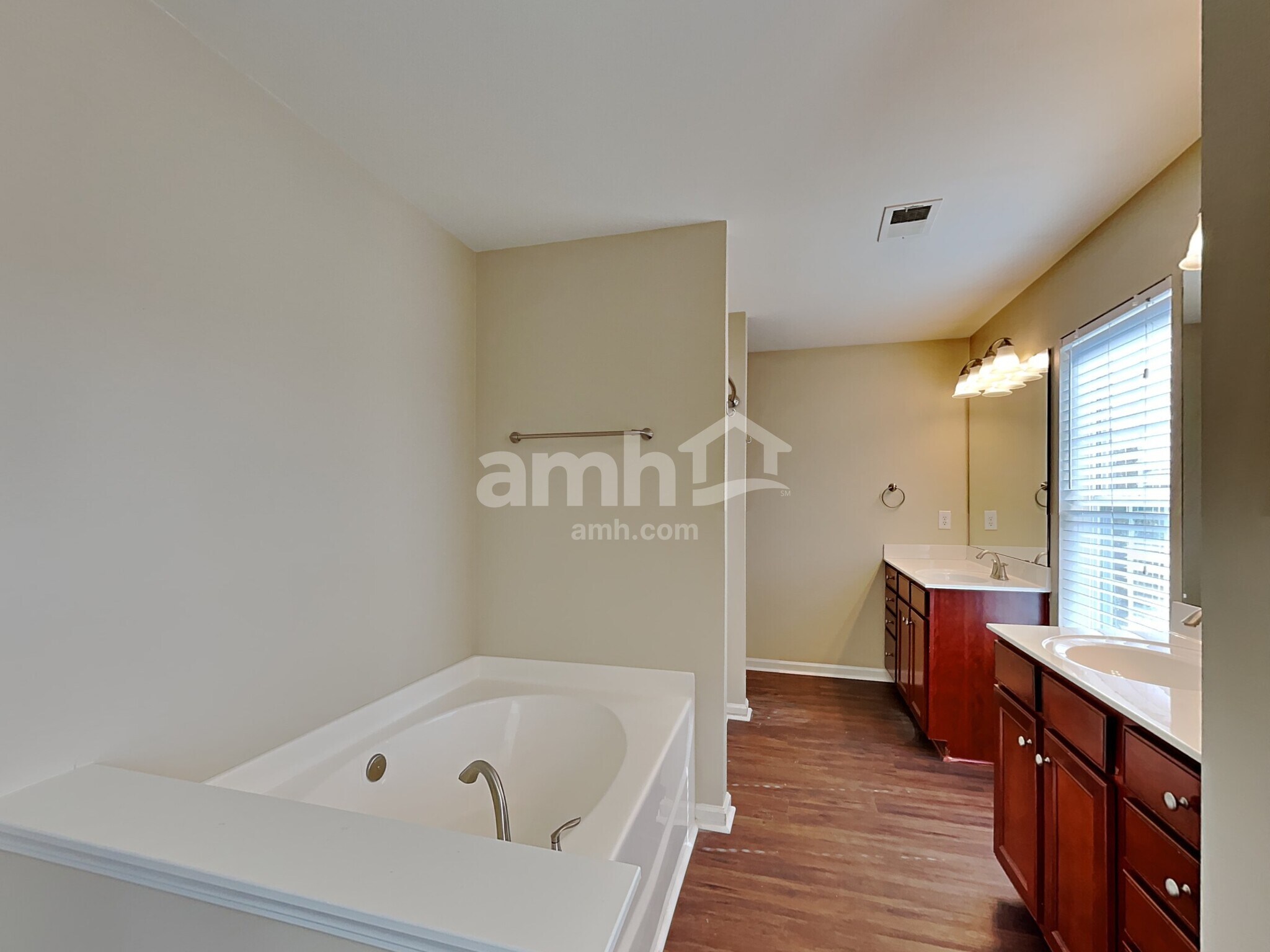 Building Photo - 107 Lacona Ter