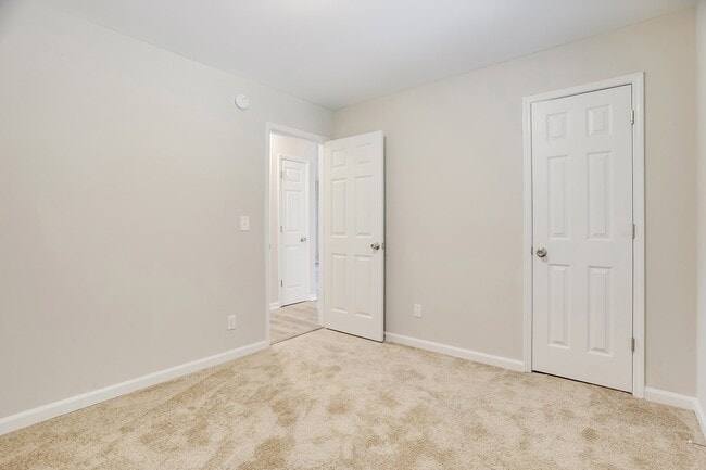 Building Photo - 2643 Laurel View Dr