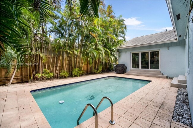 Building Photo - 4183 Pamona Ave