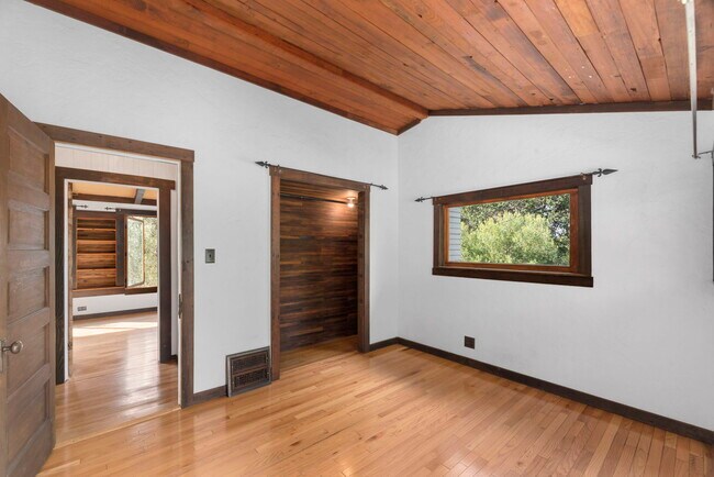 Building Photo - 1409 Avon Park Ter