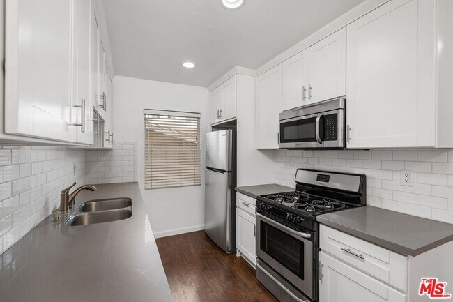 Building Photo - 7550 Fountain Ave