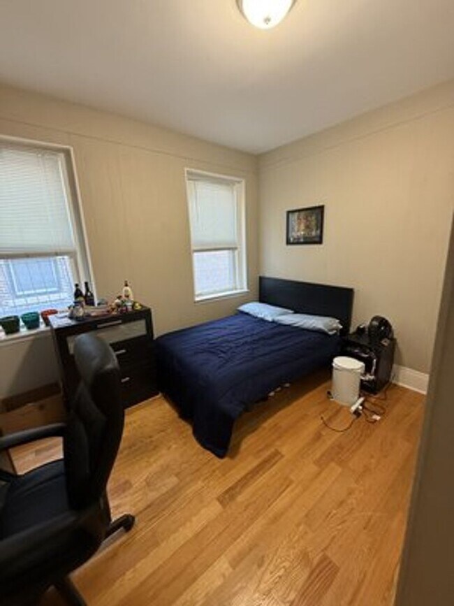 Building Photo - KENMORE 2 Bedroom Apt. - 9/1/26 (NO BROKER FEE)