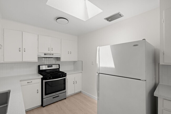 Building Photo - 289 Ramona Dr