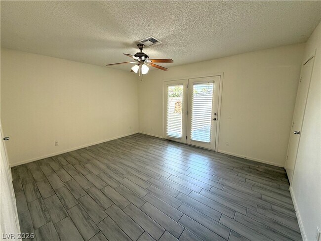 Building Photo - 6200 Cedarwood Ave