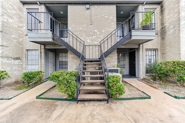 Building Photo - 6500 Sands Point Dr