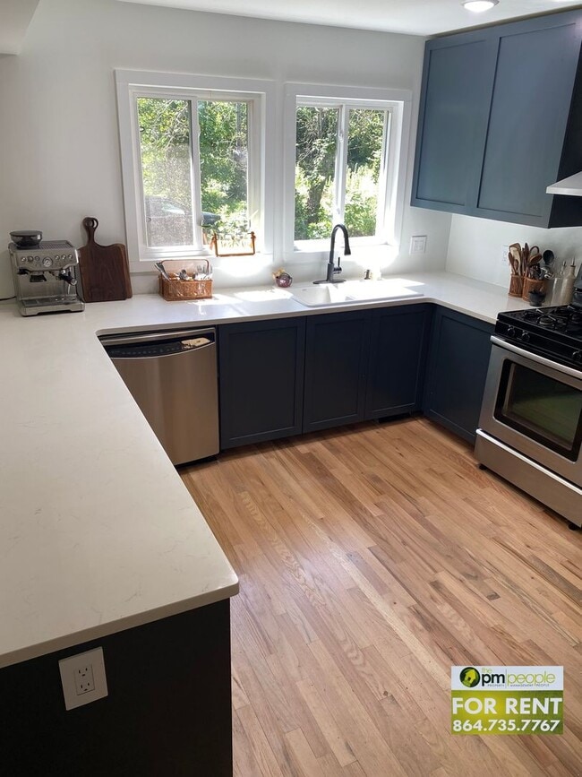 Building Photo - Beautiful Property with 3/1.5 Home!