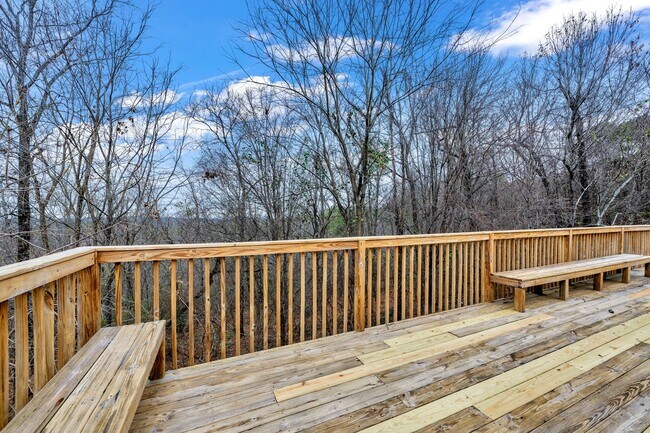 Building Photo - 5568 Spanish Trce