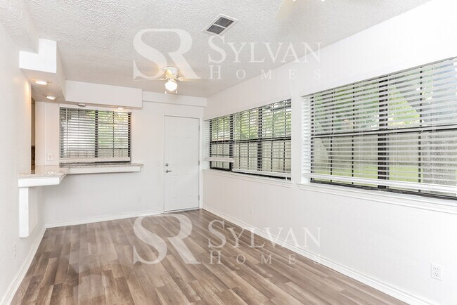Building Photo - Feel welcome and comfortable in this spaci...
