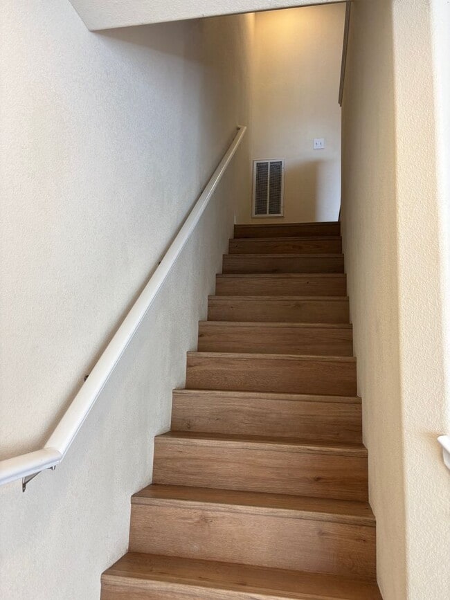 Building Photo - 2 bed - 2.5 bath - 2 car garage Townhome