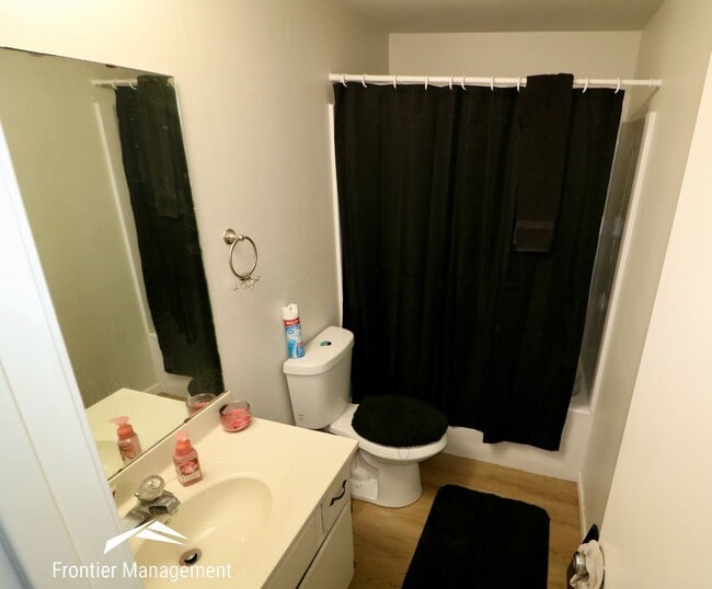 Building Photo - 2013/2015 Shirley