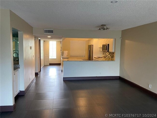 Building Photo - 290 Racquet Club Rd
