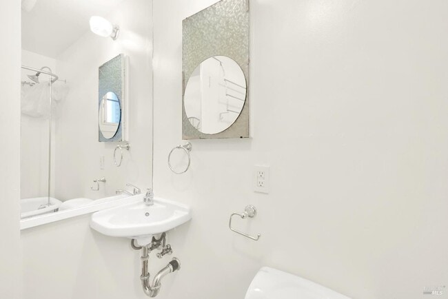 Building Photo - 519 Virginia St