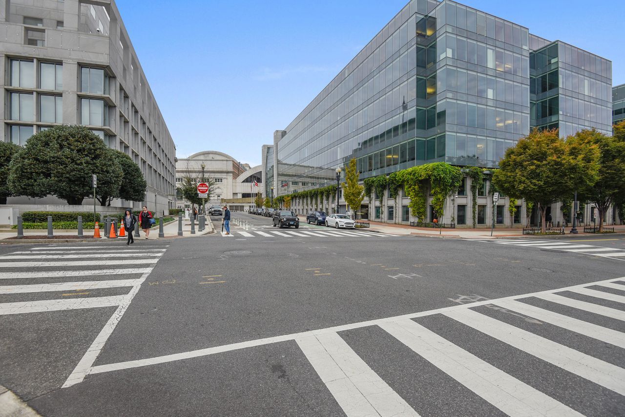 Building Photo - 1110 3rd St NE