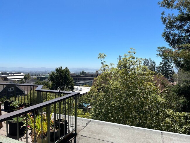 Building Photo - 2700 Le Conte Ave