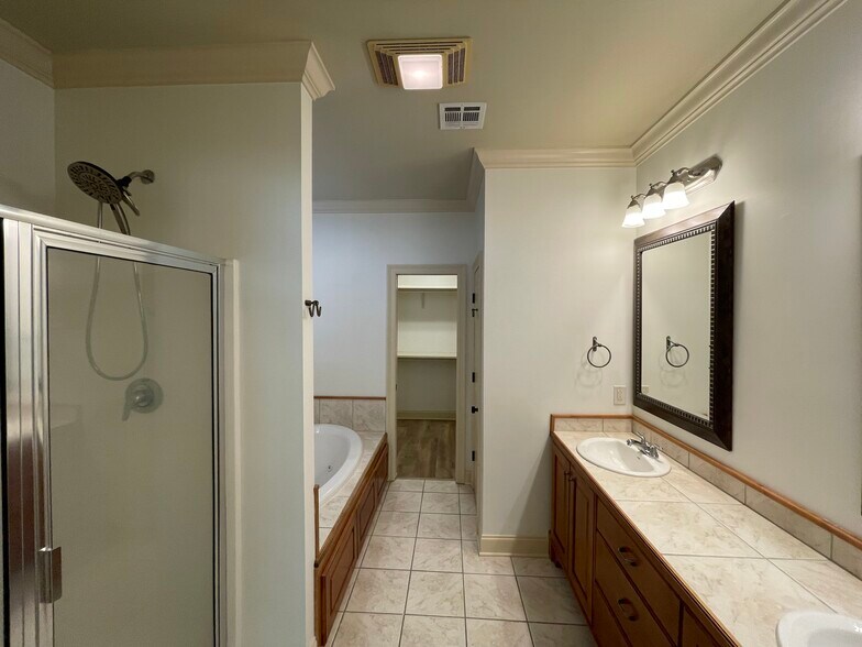 Building Photo - 203 Metairie Ct