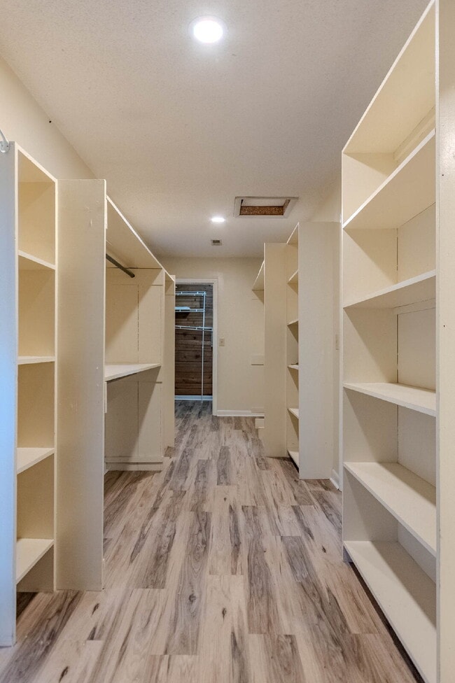 Building Photo - River View, Very Private Home!