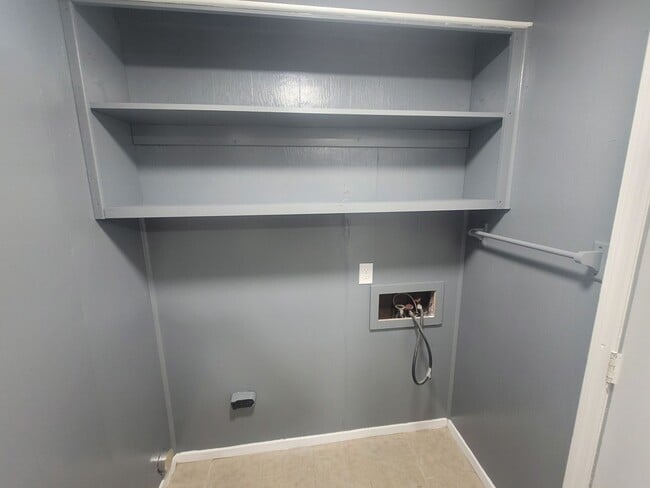 Building Photo - North Columbia