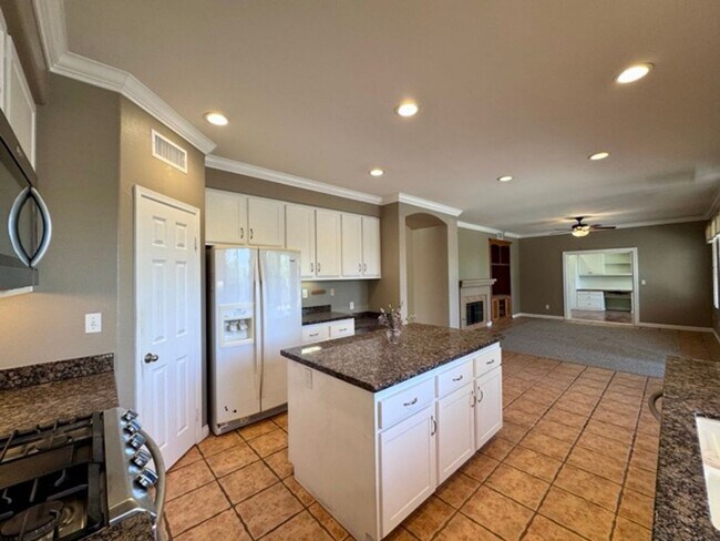 Building Photo - Beautiful Corona Pool Home with 4 bedroom ...