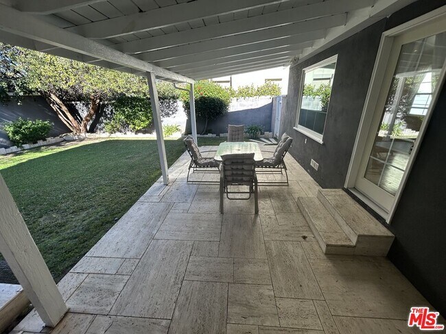 Building Photo - 5355 Rhea Ave