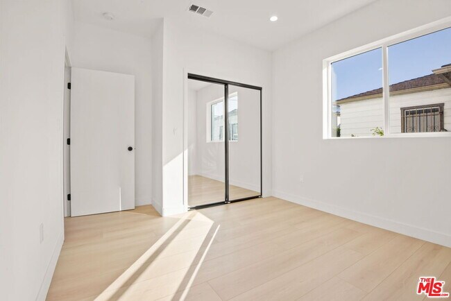 Building Photo - 1709 Burnside Ave