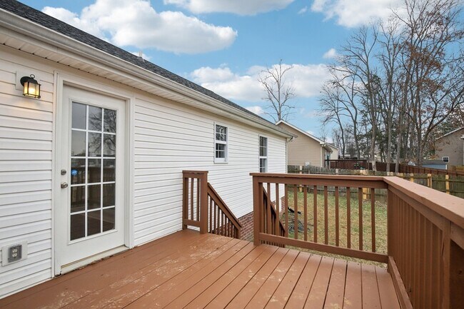 Building Photo - 205 Christine Dr