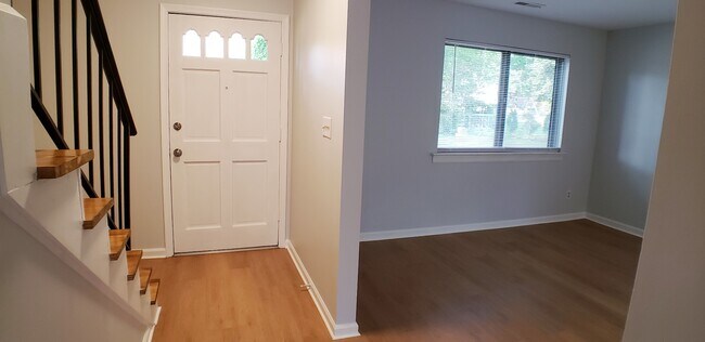 Building Photo - 97 Woodlake Dr