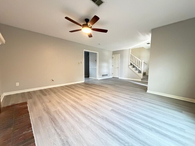 Building Photo - Prime location for a perfect 3 bed and 1.5 bath home!
